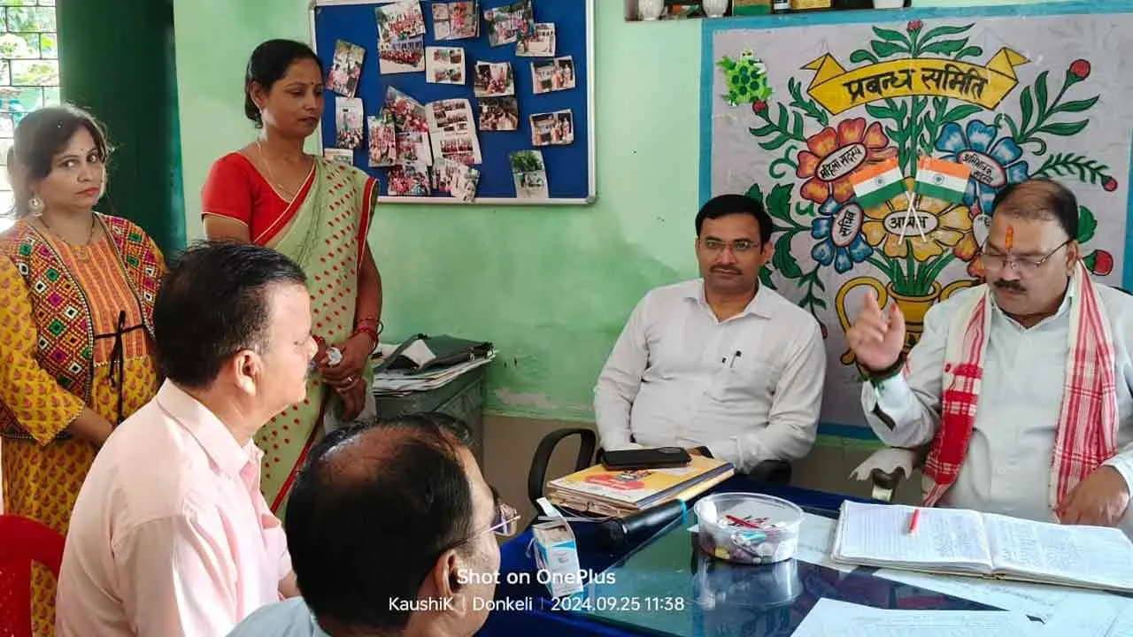 बाल संरक्षण आयोग के अध्यक्ष ने स्कूल पहुंचकर बच्चों से की बात