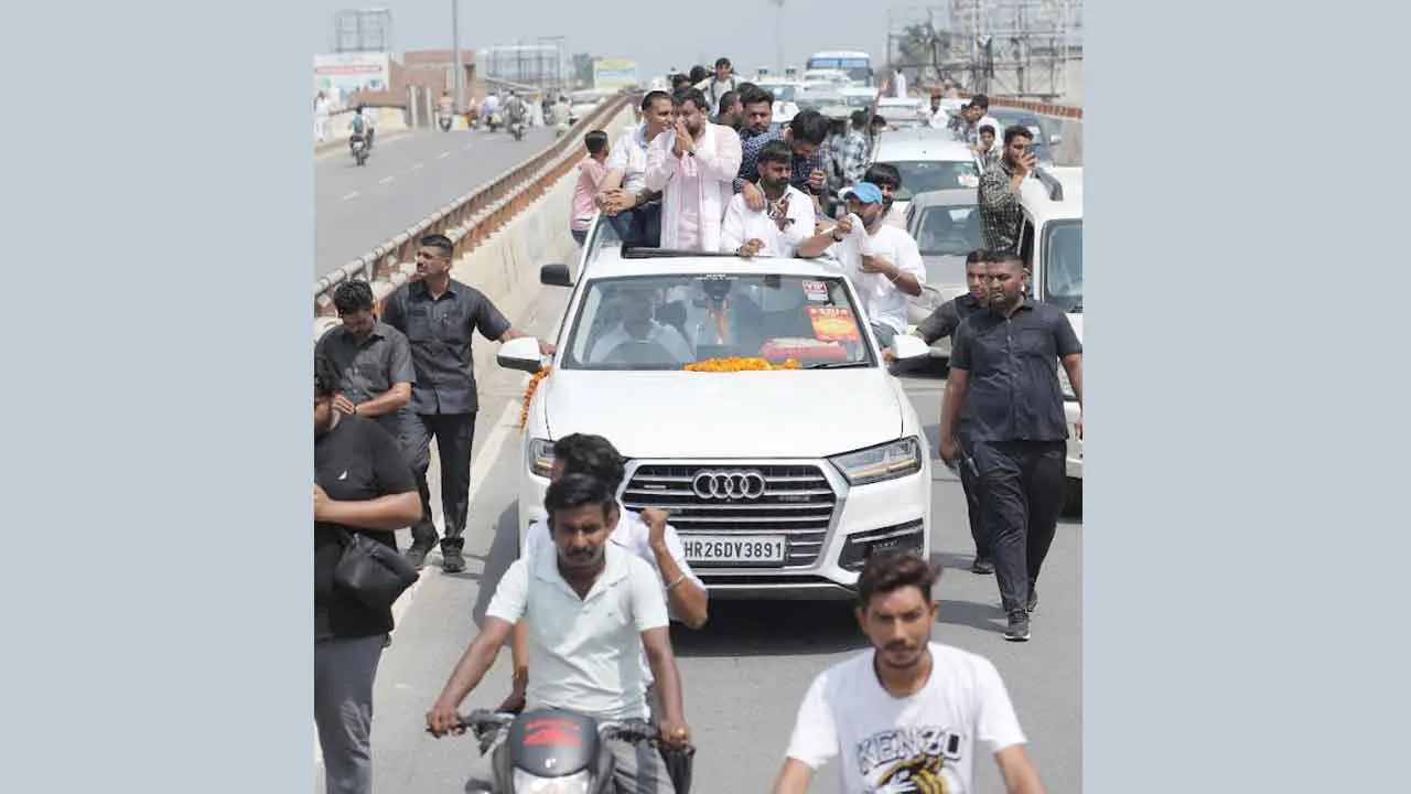Assembly Election 2024: स्ट्रगलर स्टूडेंट यूनियन ने दिया विधायक गोपाल कांडा को समर्थन, शहर में निकाला रोड शो