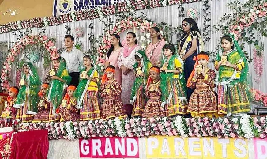 Grandparents’ Day: दादा-दादी के सामने बच्चों ने रैंप पर बिखेरा जलवा