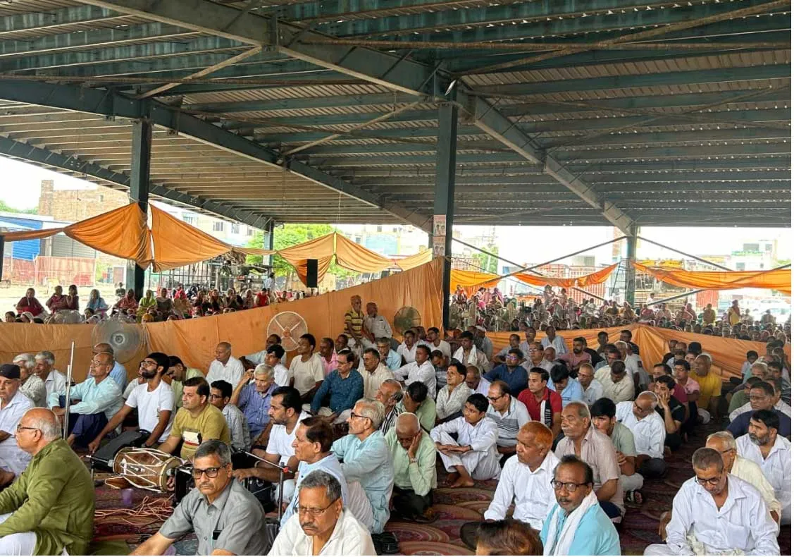 सतगुरु जी तेरे प्यार दी बरसात हुंदी रहे…