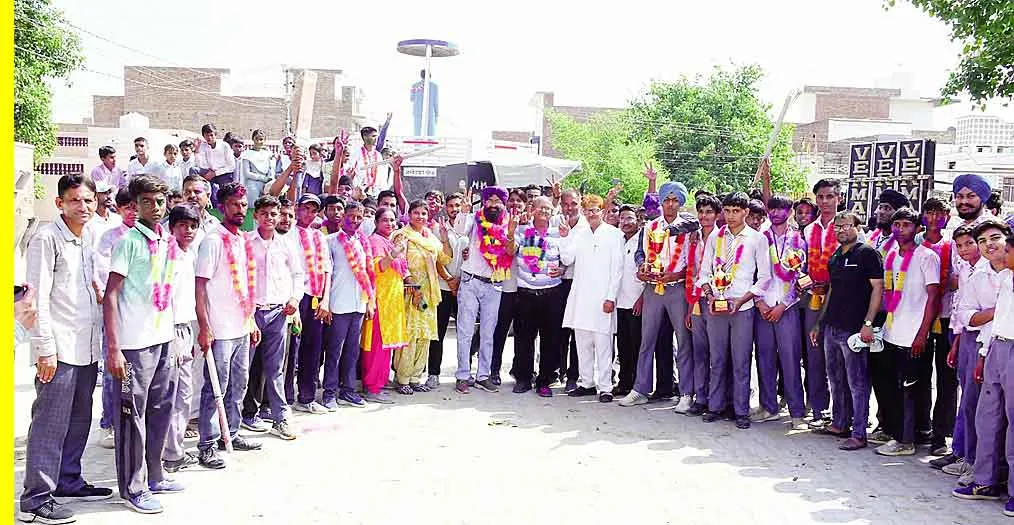 68th District Level Cricket Competition: क्रिकेट चैम्पियन का जोरदार स्वागत, निकाला विजयी जुलूस