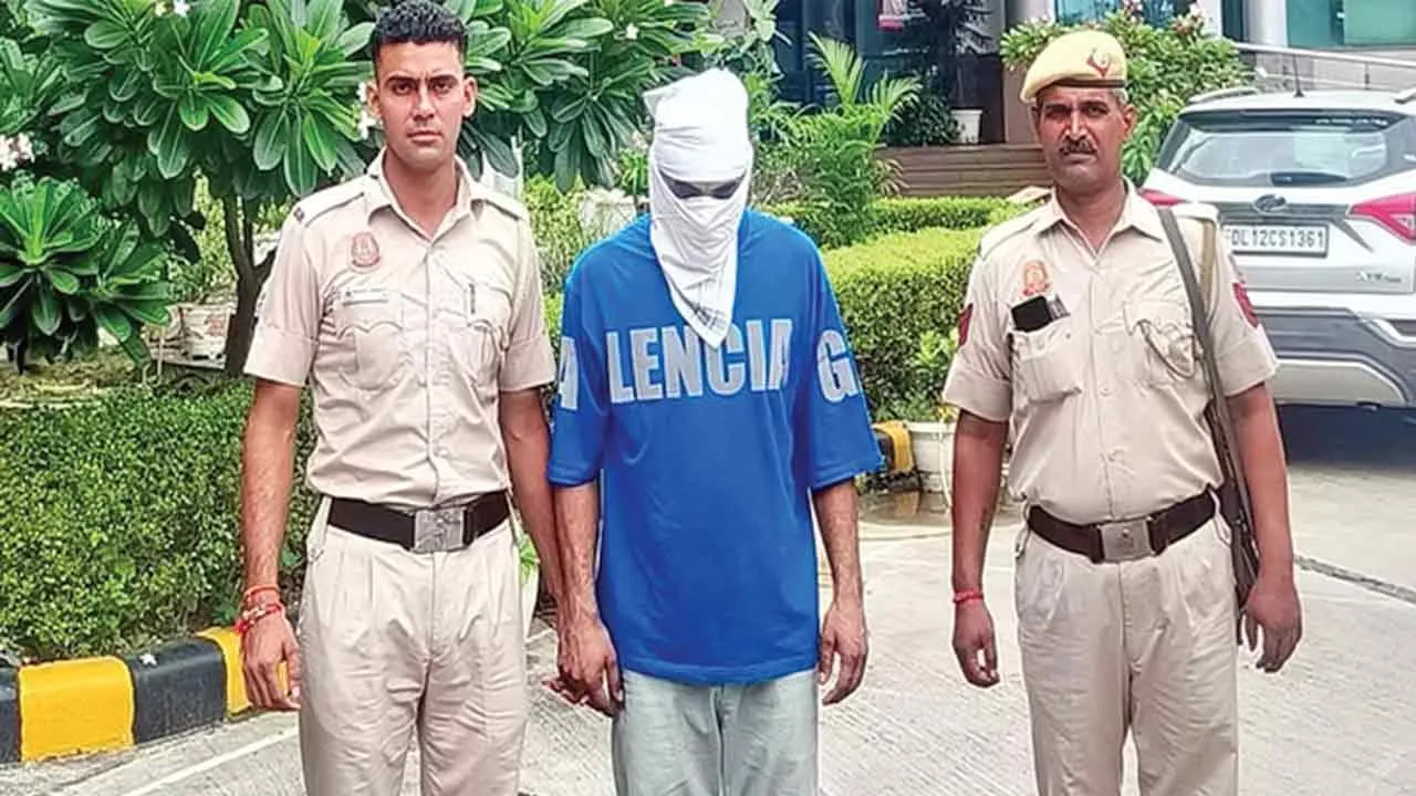 पंजाबी सिंगर फतेहजीत सिंह दिल्ली एयरपोर्ट से गिरफ्तार
