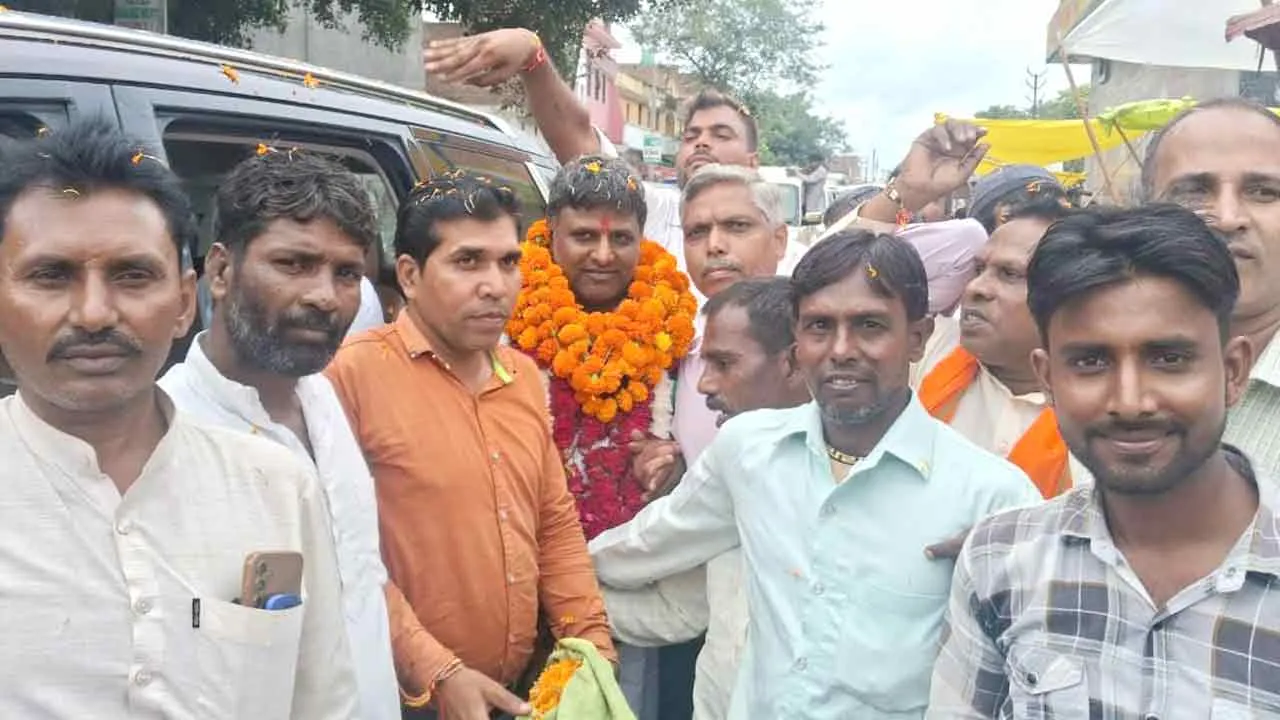 रमेश गौड़ कश्यप का कैराना में पुष्प मालाओं से भव्य अभिनंदन