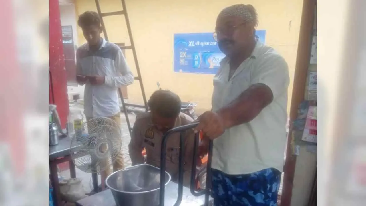 पांच दुकानों से वसूला गया एक हजार रुपये जुर्माना