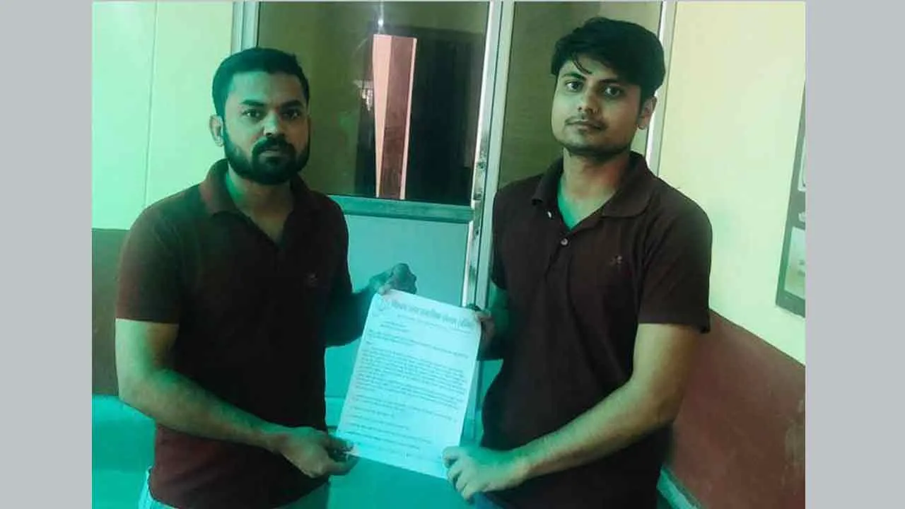 पुस्तकालय में व्याप्त अव्यवस्थाओं के समाधान की मांग