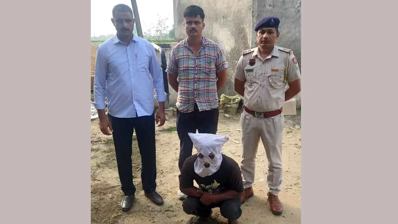 फैक्ट्री में बंधक बनाकर डकैती करने वाला इनामी बदमाश काबू
