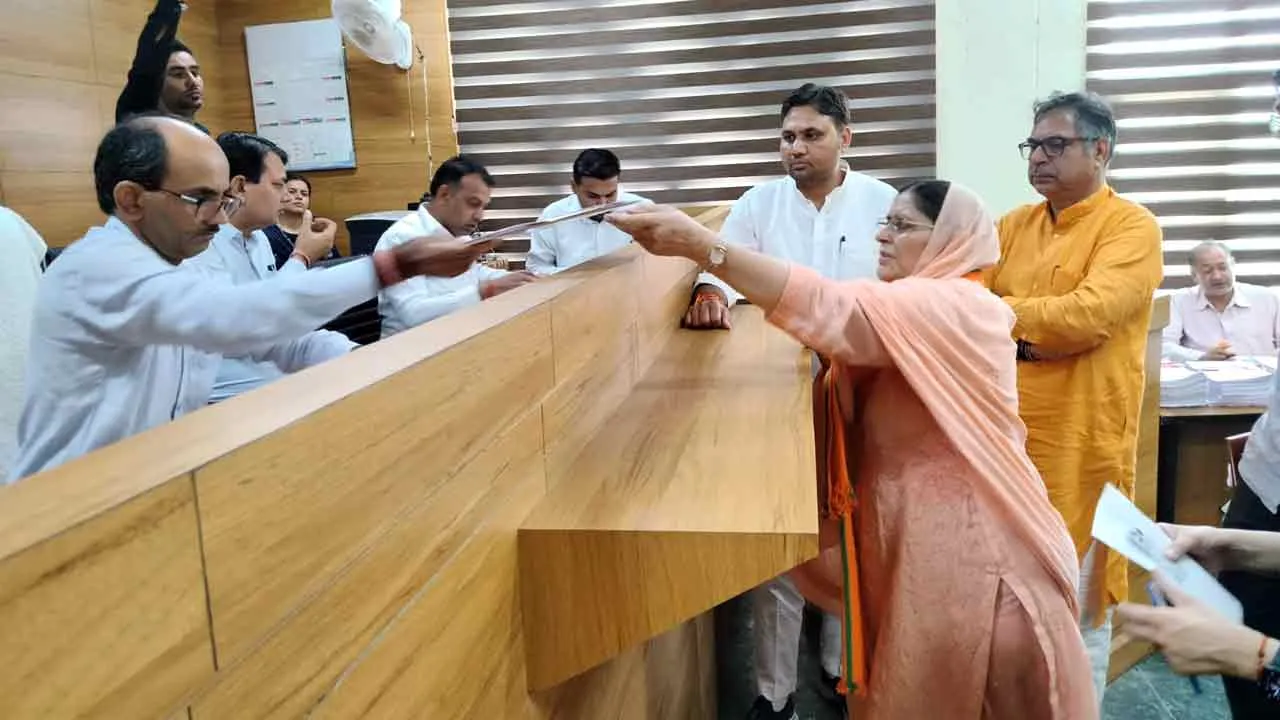 भाजपा प्रत्याशी एवं पूर्व मंत्री कमलेश ढांडा ने भरा नमांकन