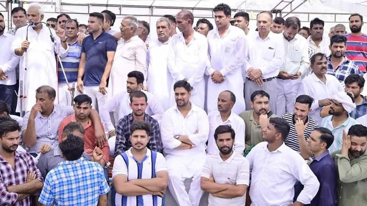 लिस्ट आए बिना जेपी ने लड़के विकास सहारण का कांग्रेस पार्टी की तरफ से करवाया नामांकन दाखिल, सुरजेवाला ने भी बेटे के लिए करी जनसभा