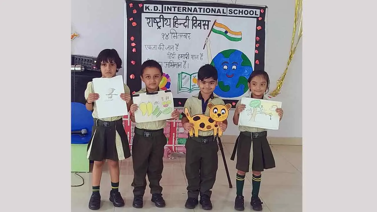 मातृभाषा हिंदी के प्रति किया जागरूक