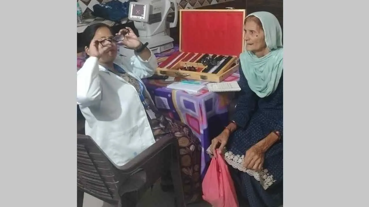 फ्री आंखों के कैम्प मे 162 मरीजों की जांच