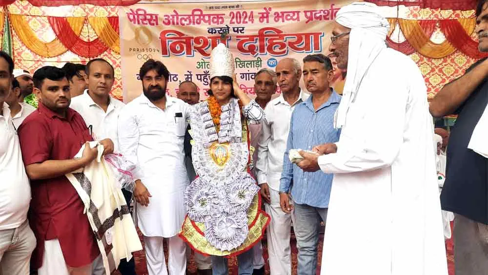 पेरिस ओलंपिक खिलाड़ी निशा दहिया का पैतृक गांव में भव्य स्वागत