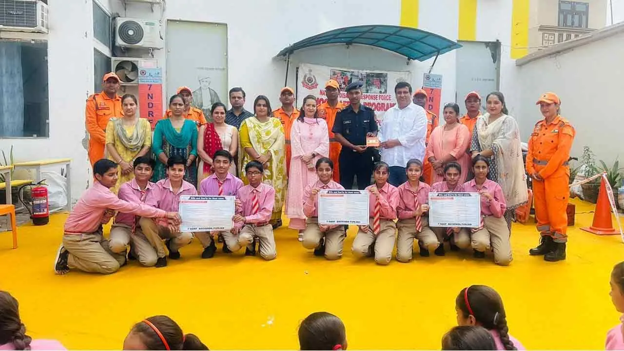 आपदा प्रबंधन के प्रति छात्रों को किया जागरूक