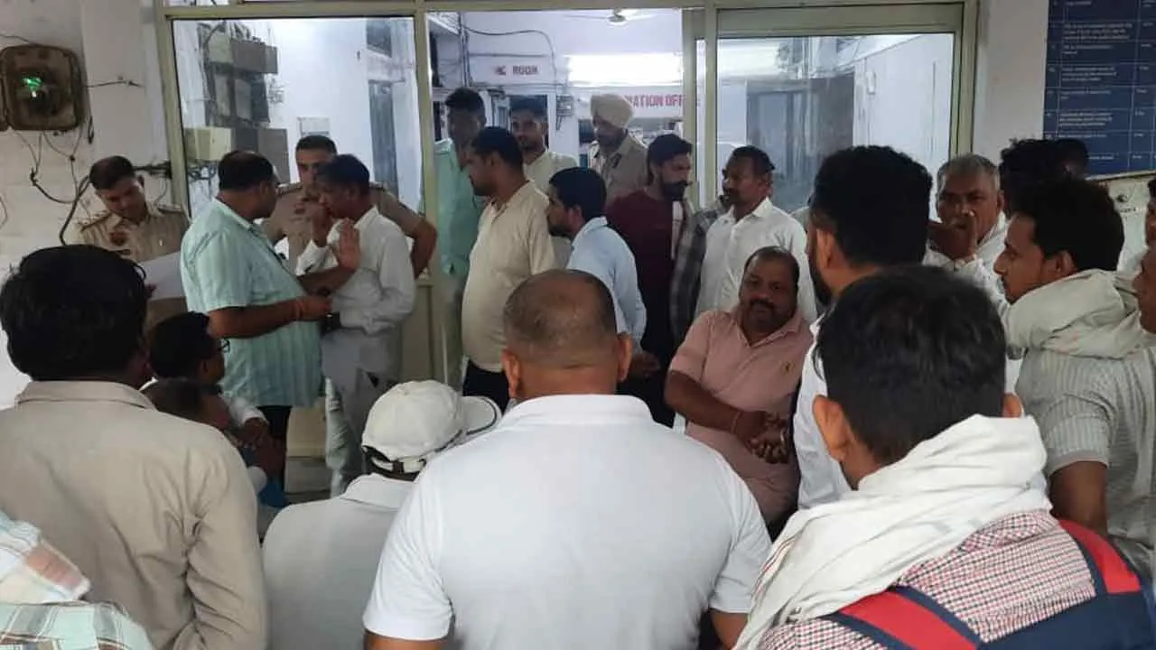 स्कूल जा रही छात्राओं से छेड़छाड़ व अश्लील हरकतें करने के मामले में दोनों आरोपियों को 14 दिन के लिए न्यायिक हिरासत में भेजा