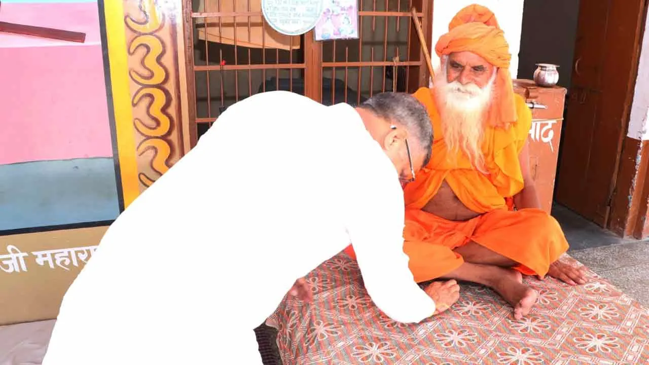 कृषि मंत्री कंवर पाल गुज्जर ने धार्मिक स्थलों और मंदिरों में माथा टेका