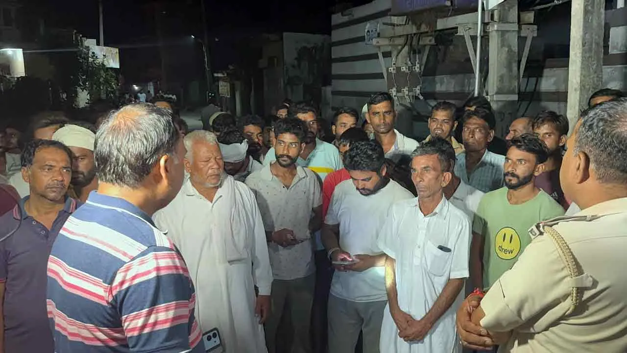 बच्ची के साथ दरिंदगी, गला दबाकर हत्या का शक
