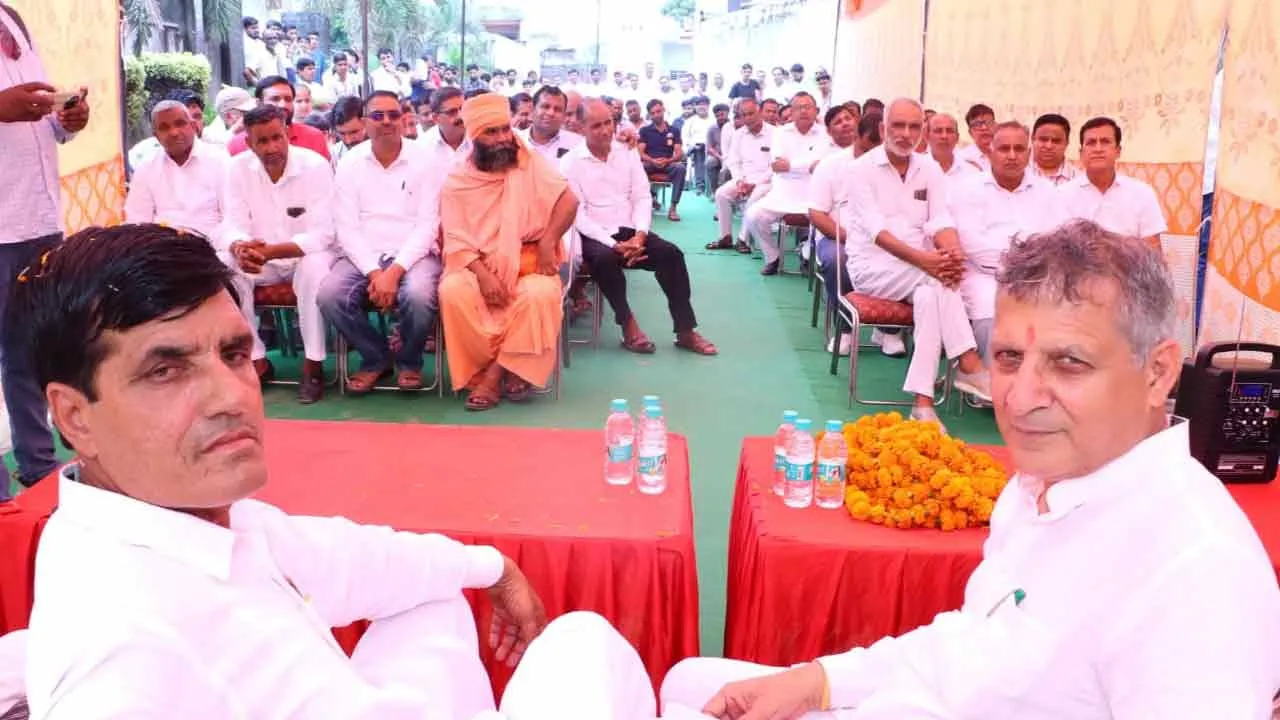8 गांवों से दर्जनों लोगों ने विभिन्न राजनीतिक पार्टियों को छोड़कर भाजपा में हुए शामिल