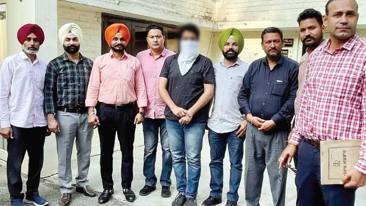 Bribe: 25 हजार रु. रिश्वत लेने के आरोप में पटवारी गिरफ्तार