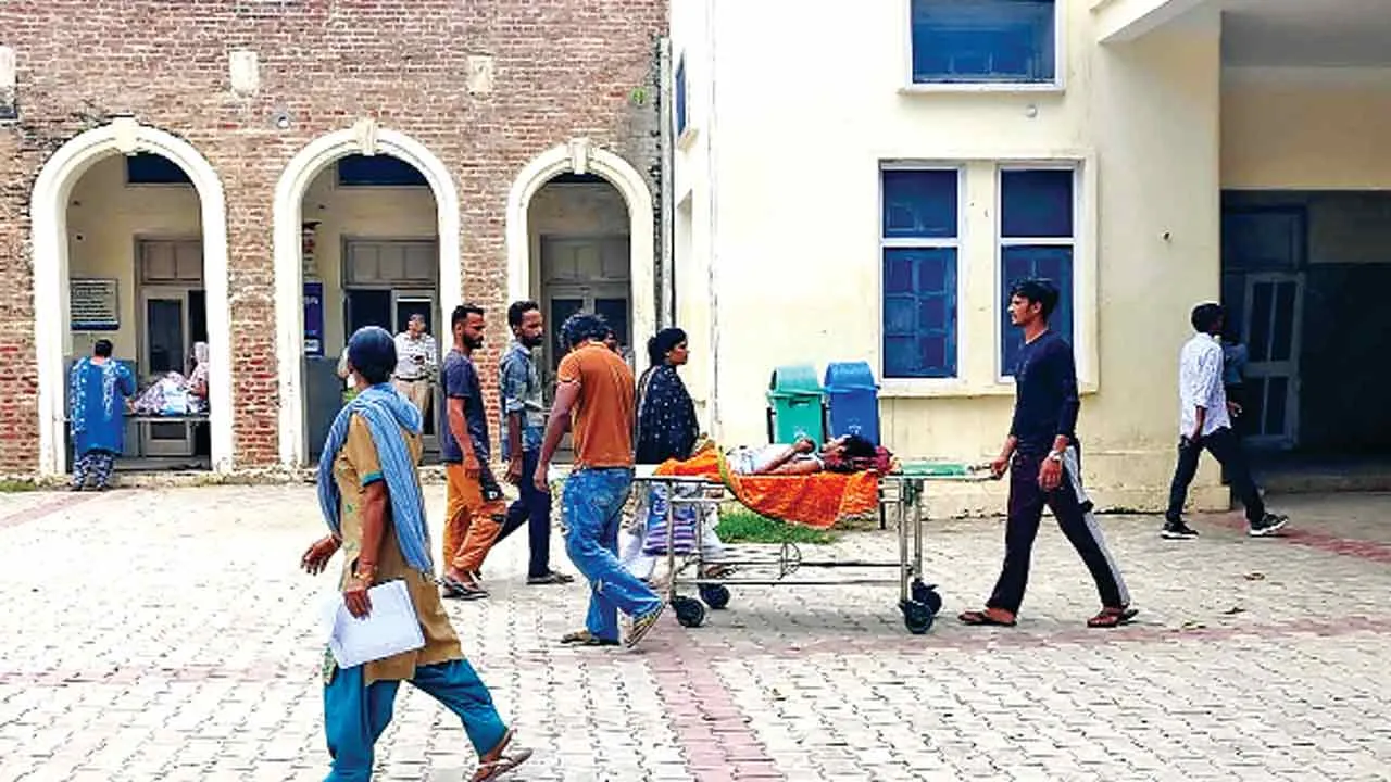 Doctors Strike: ओपीडी सेवाएं रहीं ठप, दर-दर भटकते रहे मरीज