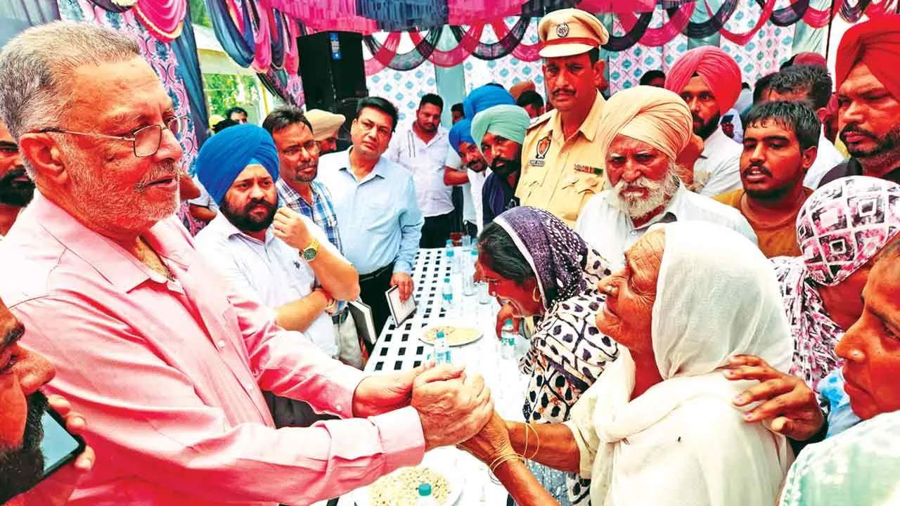 कैबिनेट मंत्री ने सुनीं लोगों की समस्याएं, मौके पर किया निपटारा