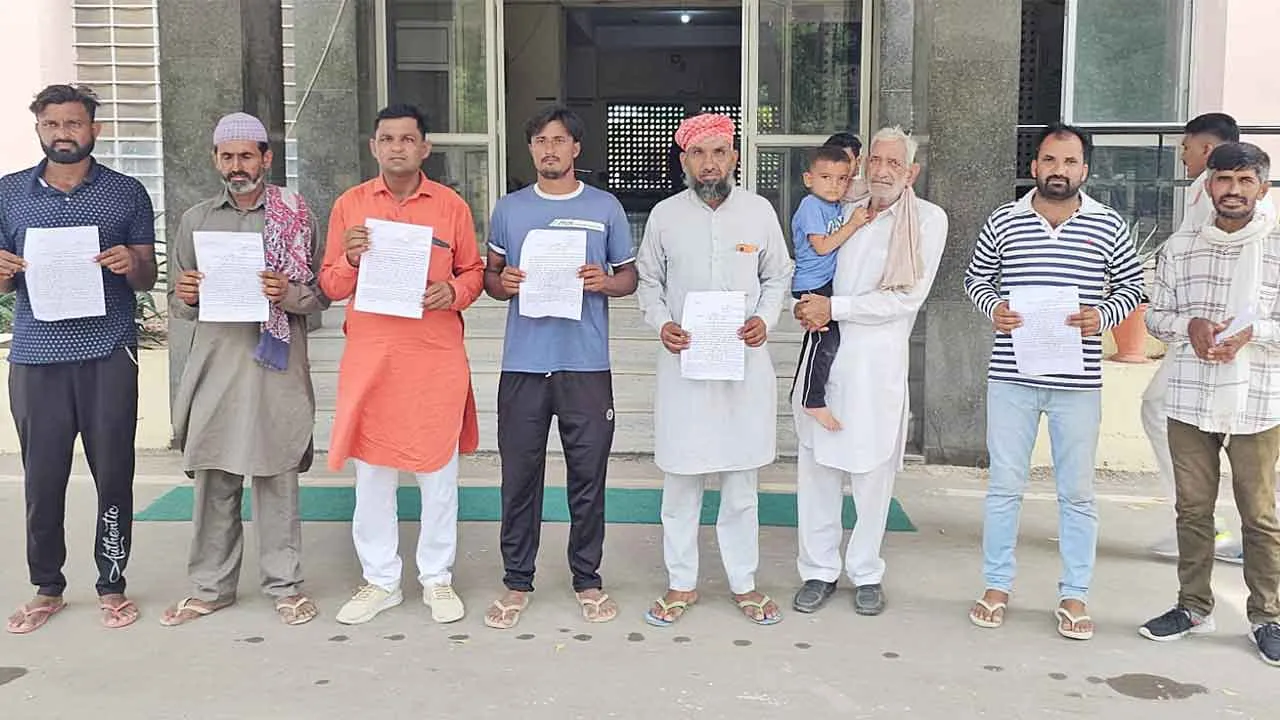प्रधानाध्यापिका की झूठी शिकायत करने का आरोप