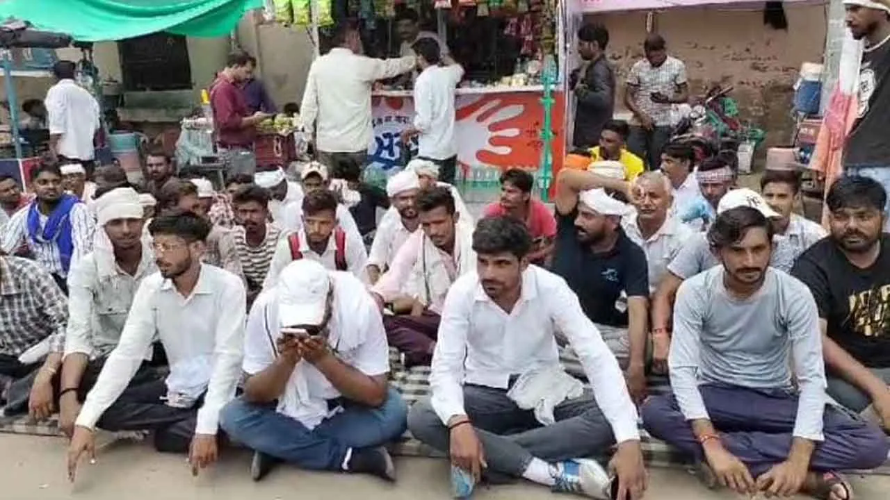 Protest Against Police: पुलिस के खिलाफ राजकीय जिला चिकित्सालय के बाहर लगाया धरना, जानें क्या है मामला ?