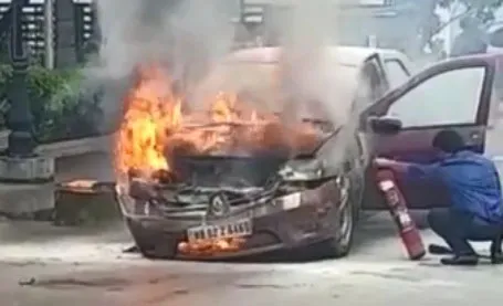 US Accident News: एक साथ भिड़ी कई कारें, 4 भारतीय जिंदा जले, पहचानना हुआ मुश्किल
