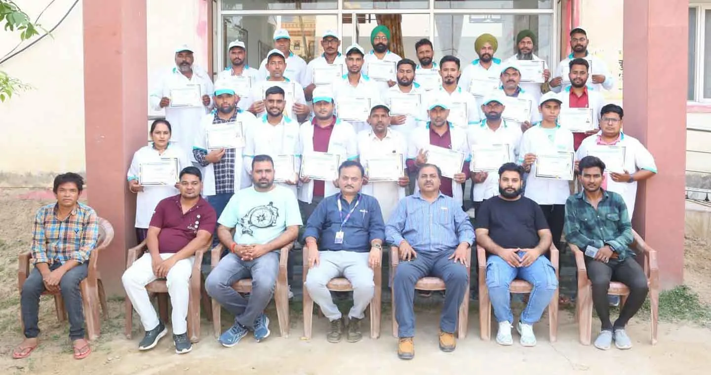 Rural Self Employment Training Institute: प्रतिभागियों को प्रशस्ति पत्र प्रदान