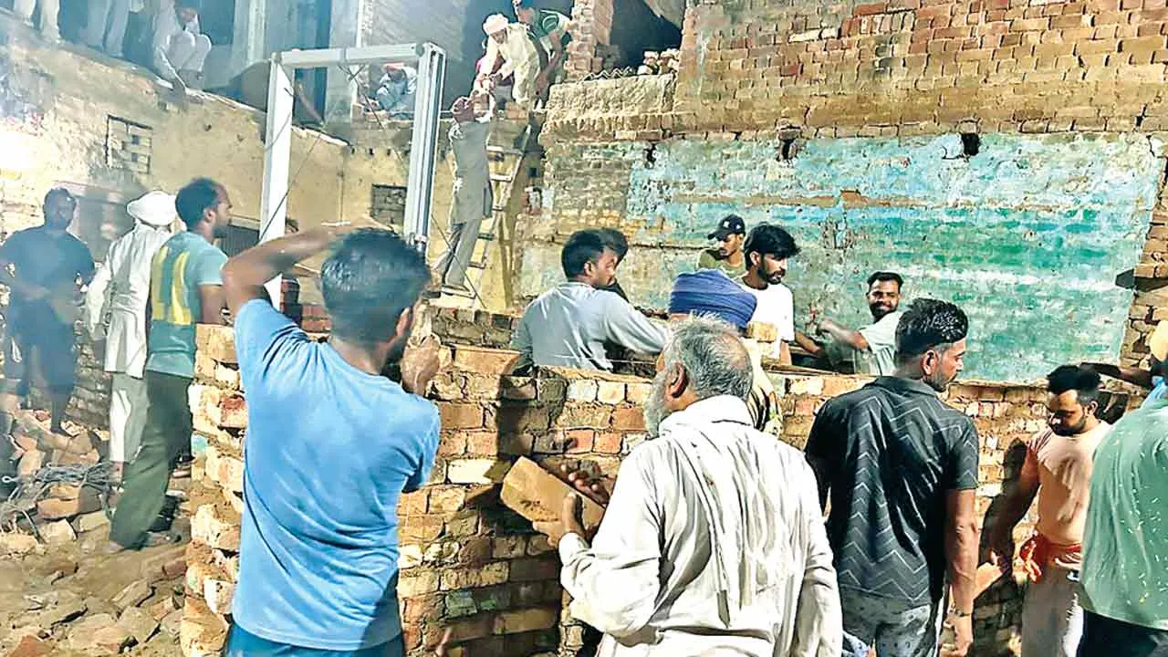 Aashiyana Muhim: गांव कड़्याल की साध-संगत ने जरुरतमंद विधवा को बनाकर दिया ‘आशियाना’
