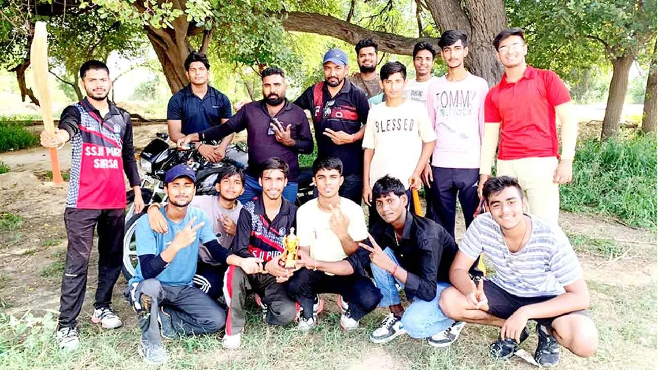 12 गांवों की टीमों में दूसरे स्थान पर रही शाह सतनाम जी पुरा की अंडर-19 क्रिकेट टीम