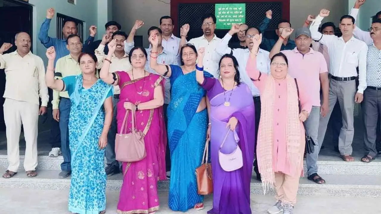 अटेवा ने यूपीएस के विरोध में काली पट्टी बांधकर जताया विरोध