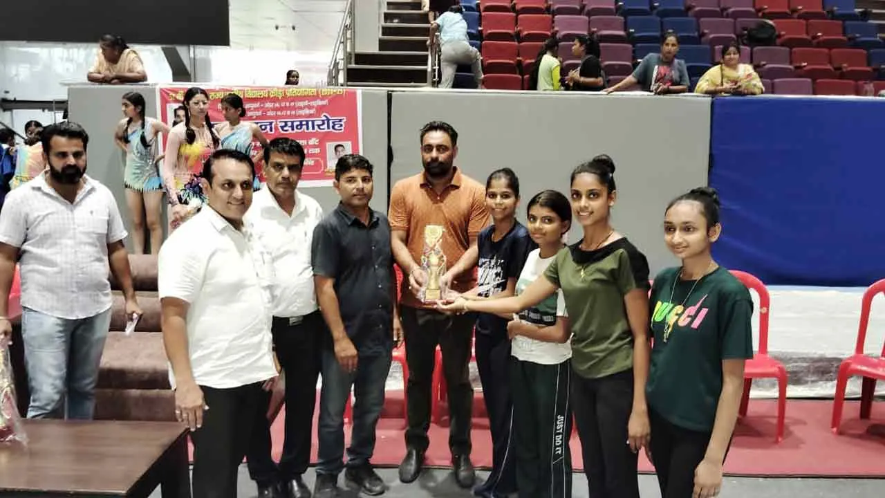 राज्य स्तरीय स्कूली प्रतियोगिता में शाह सतनाम जी गर्ल्स स्कूल की खिलाडिय़ों ने जीता सिल्वर पदक