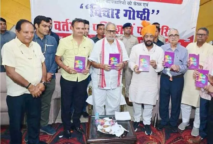 समाज को राह दिखाने का दैवीय कार्य करते हैं पत्रकार : प्रो. गणेशीलाल