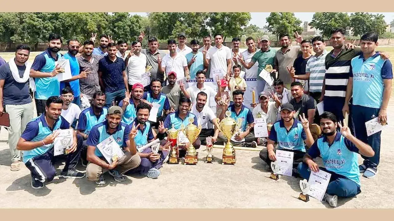 Cricket Championship: खाकी सुपर स्टार्स ने जीती राजकीय कर्मचारी क्रिकेट चैम्पियनशिप