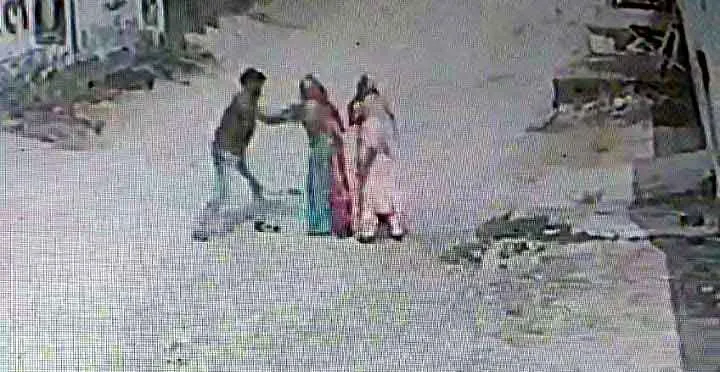 Theft Gold: झपटा मारकर छीना महिला के गले में पहना सोने का ओम