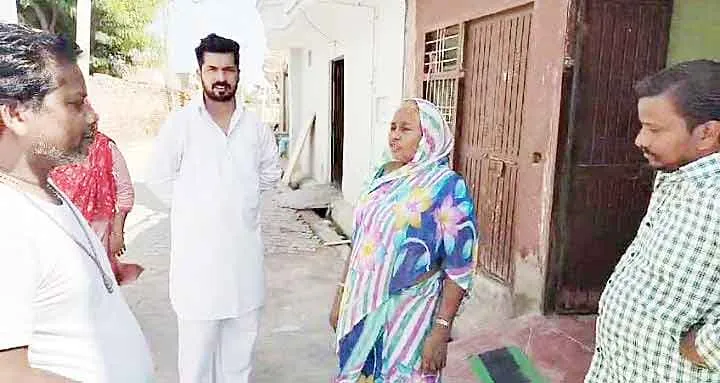 नशीला पदार्थ सूंघाकर बाली-तबीजी व रुपए लूटे