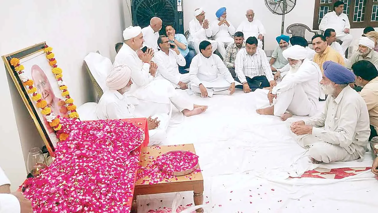 Tributes: भाजपा नेता प्रदीप खीचड़ की माता की श्रद्धांजलि सभा में हजारों लोगों ने किये श्रद्धा सुमन अर्पित
