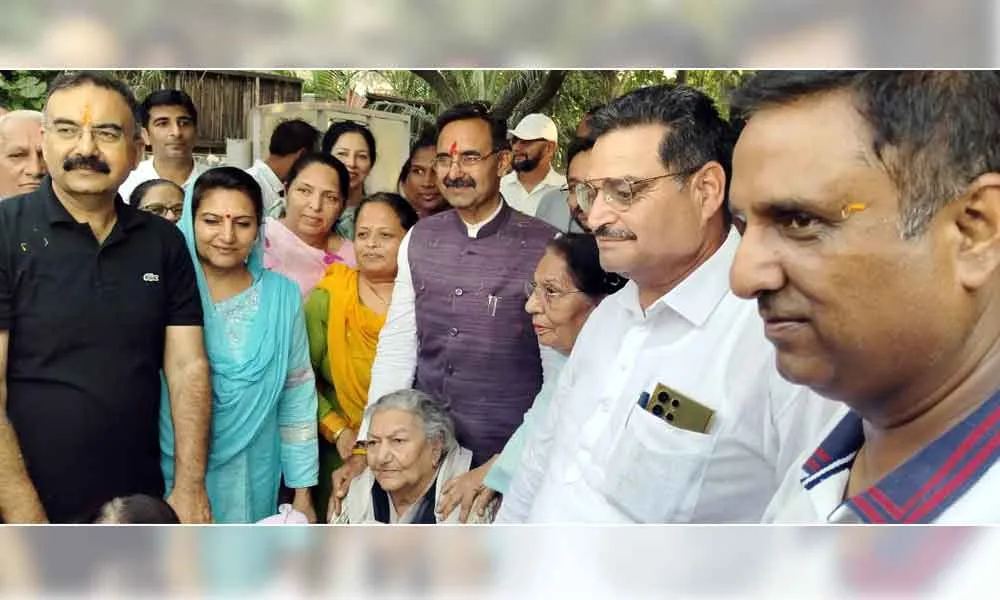विधानसभा अध्यक्ष हरविंद्र कल्याण का गृह क्षेत्र में भव्य स्वागत, मां का आशीर्वाद लेकर जताया आभार