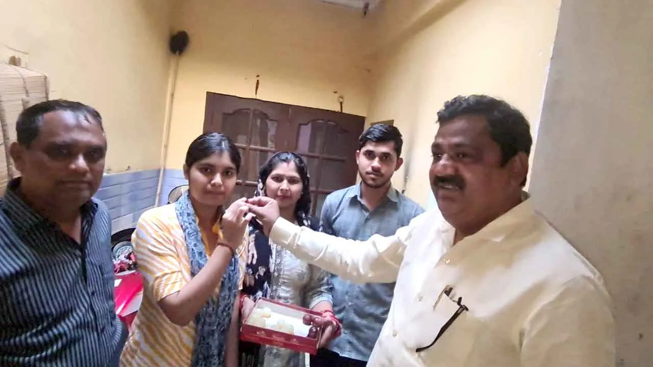 बिना पर्ची खर्ची कोहंड गांव के 12 बच्चों को मिली सरकारी नौकरी