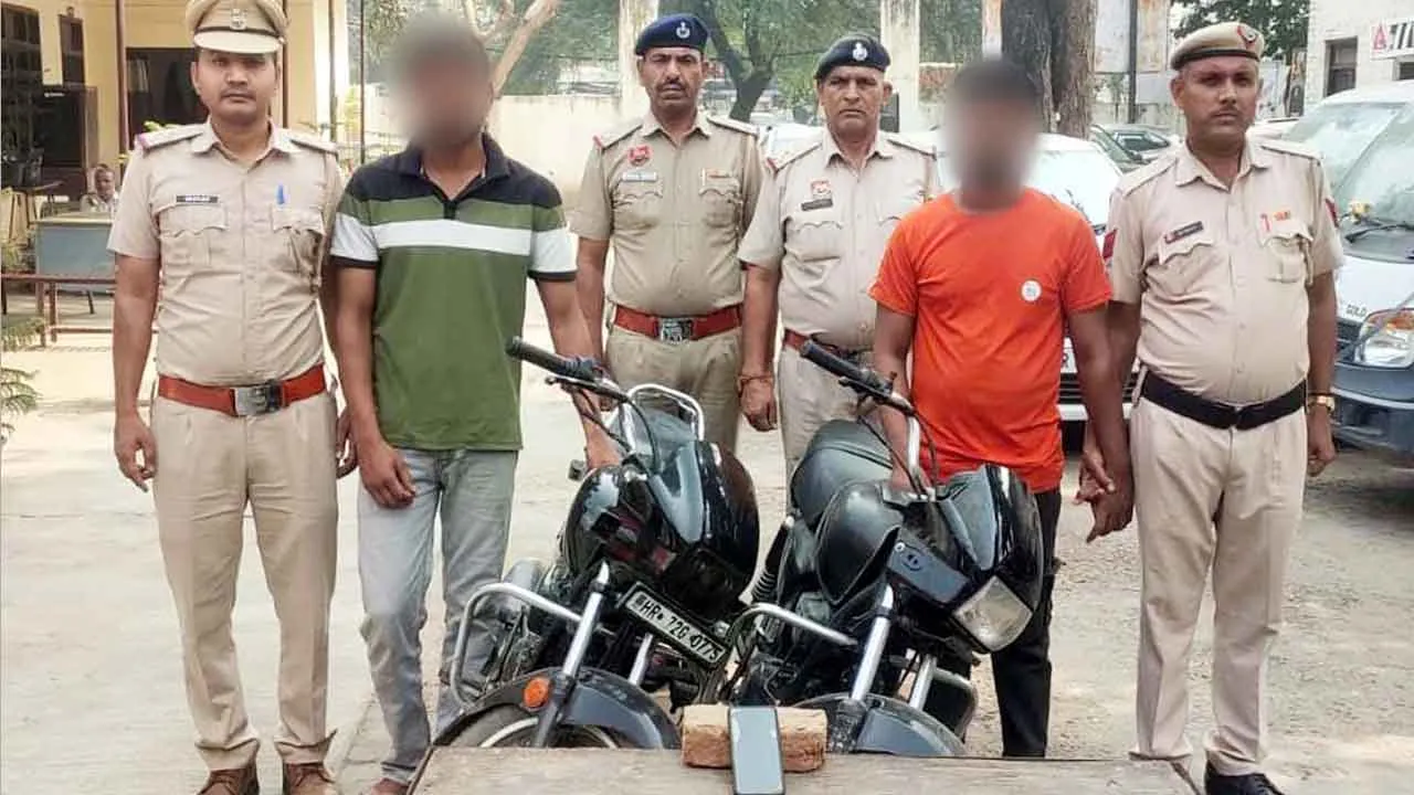 ऑपरेशन आक्रमण में पकड़े गए लूट की वारदात के दो आरोपी