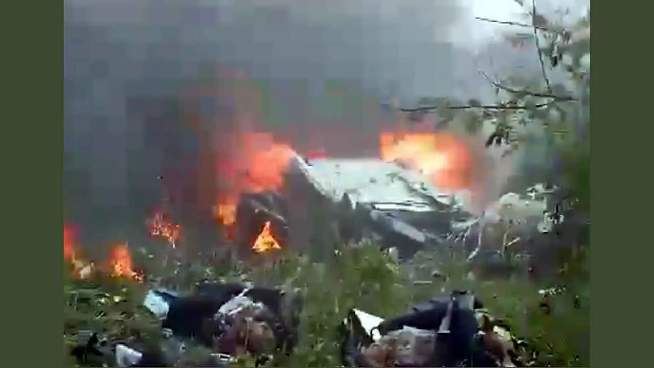 Pune Helicopter crashes: पुणे में हेलीकॉप्टर में लगी आग, सभी मरे!