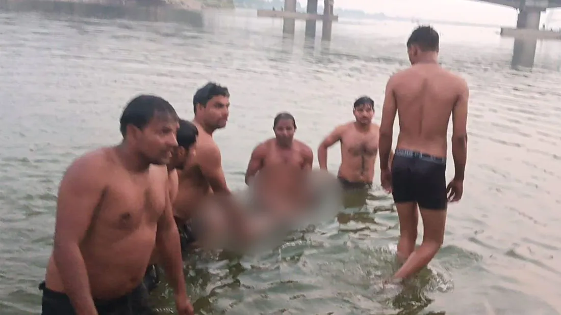 नहाते वक्त यमुना में समाया 12 वर्षीय बालक व युवक, मौत