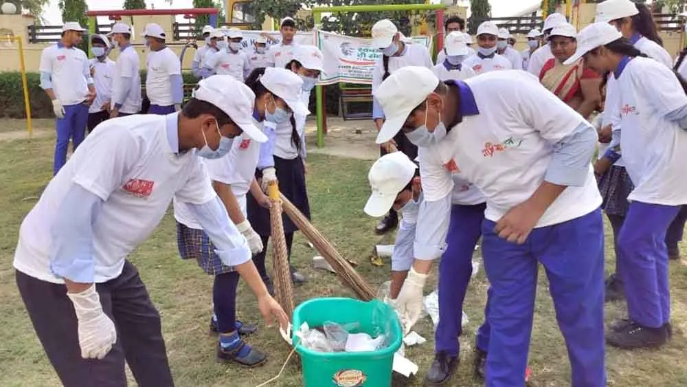 दा न्यू हाइट्स एकेडमी में चला स्वच्छता अभियान
