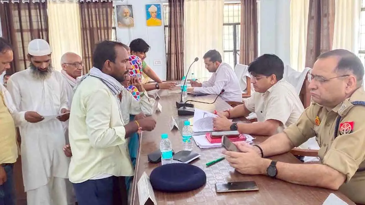 कैराना में एडीएम व एएसपी ने सुनी जनसमस्याएं