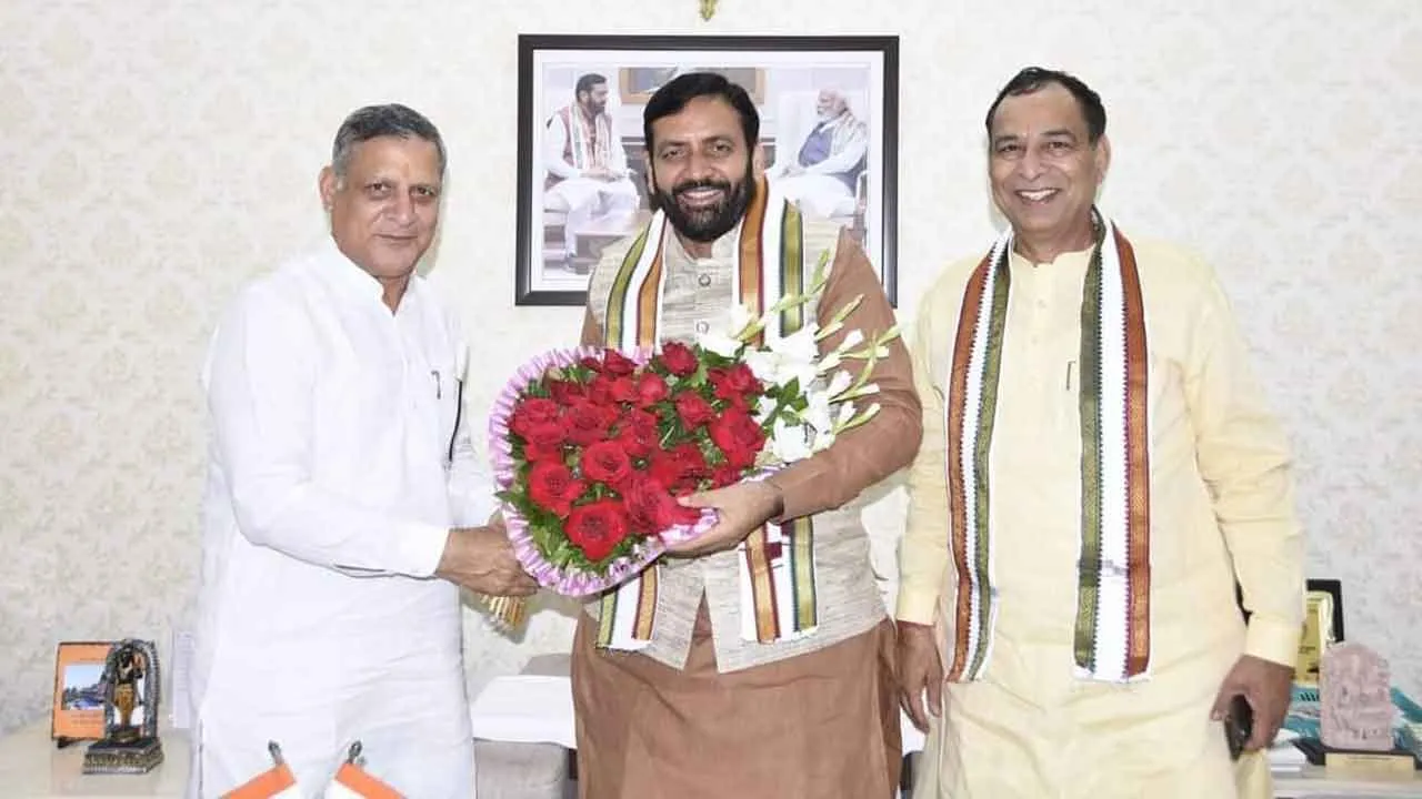 पूर्व कैबिनेट मंत्री कंवरपाल गुर्जर ने मुख्यमंत्री नायब सैनी से की शिष्टाचार मुलाकात 