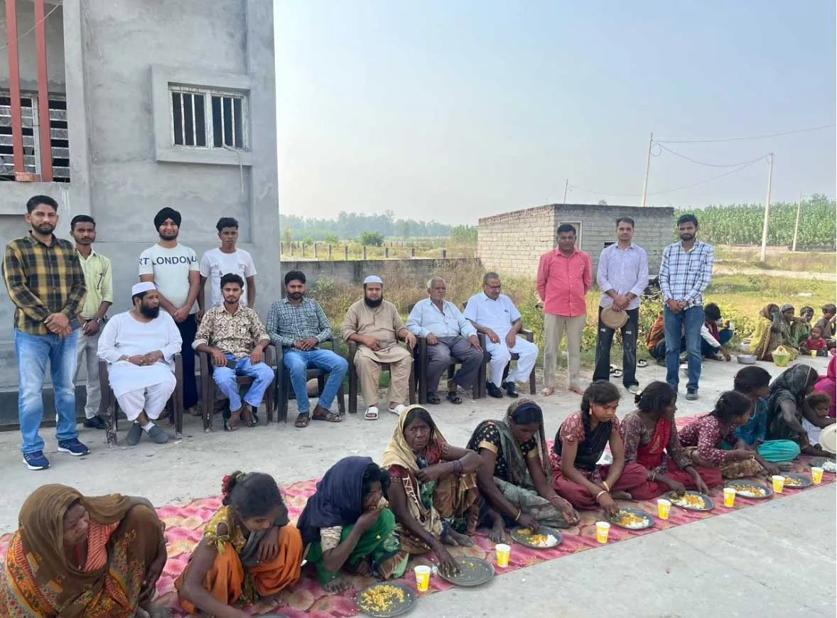 दीपों की ज्योति से खुशियों का प्रसार: ‘पढ़ो लिखो बढ़ो’ संस्था ने दिवाली का त्यौहार जरूरतमंदों के साथ मनाया
