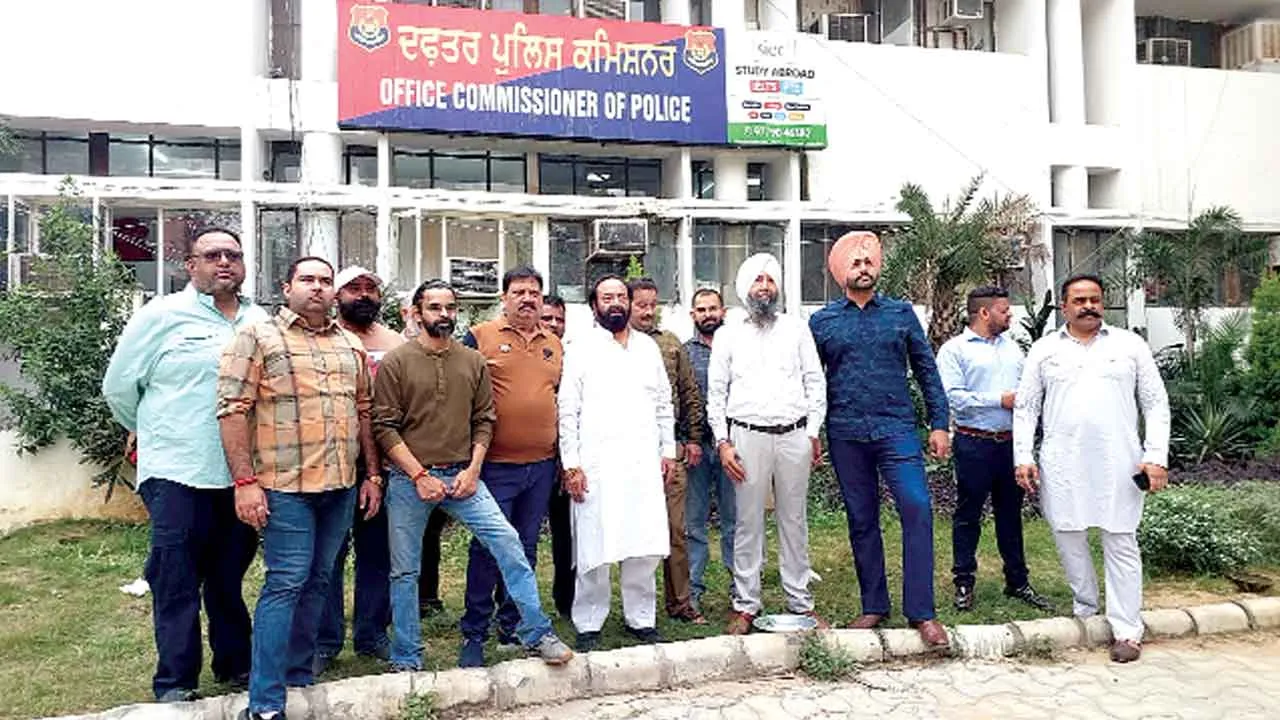 पांच सौ रुपए भरकर ड्रा में निकली दुकानों की 4 से 5 लाख रुपए में हो रही कालाबाजारी
