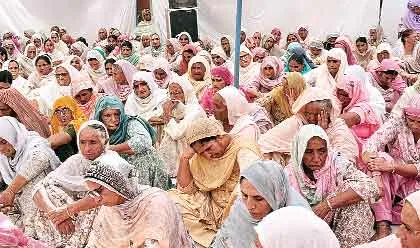 देहदानी के परिजनों को मलकाना खुर्द ग्राम पंचायत ने किया सम्मानित