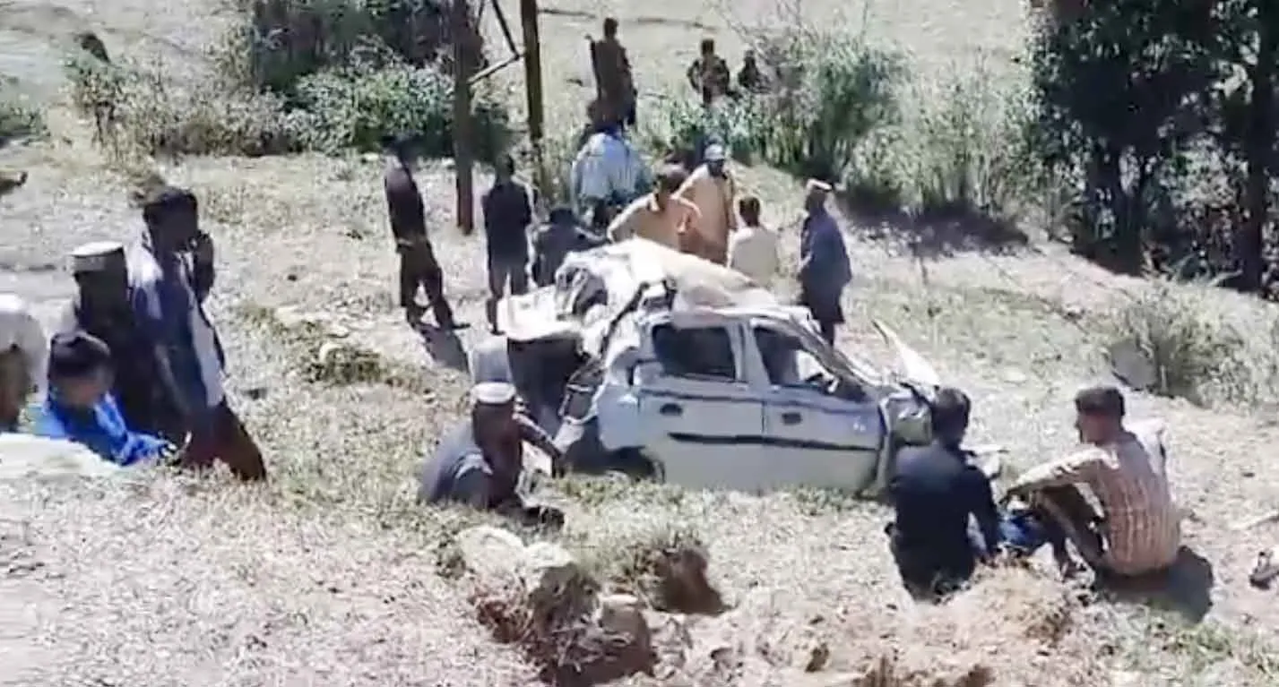 Mandi Accident: शादी समारोह से लौट रहे युवकों की कार खाई में गिरी, सभी की मौत