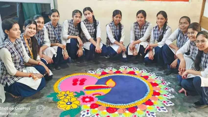 दीपावली महोत्सव विद्यालय में हर्षोल्लास के साथ मनाया गया