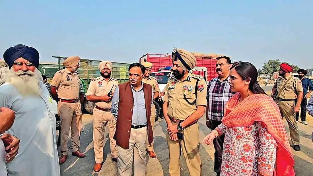 डिवीजनल कमिशनर व डीआईजी ने नाभा की नई अनाज मंडी का किया दौरा